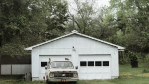 Read more about the article The Ultimate Guide to Garage Door Repairs and the Different Services You Can Expect from the Industry