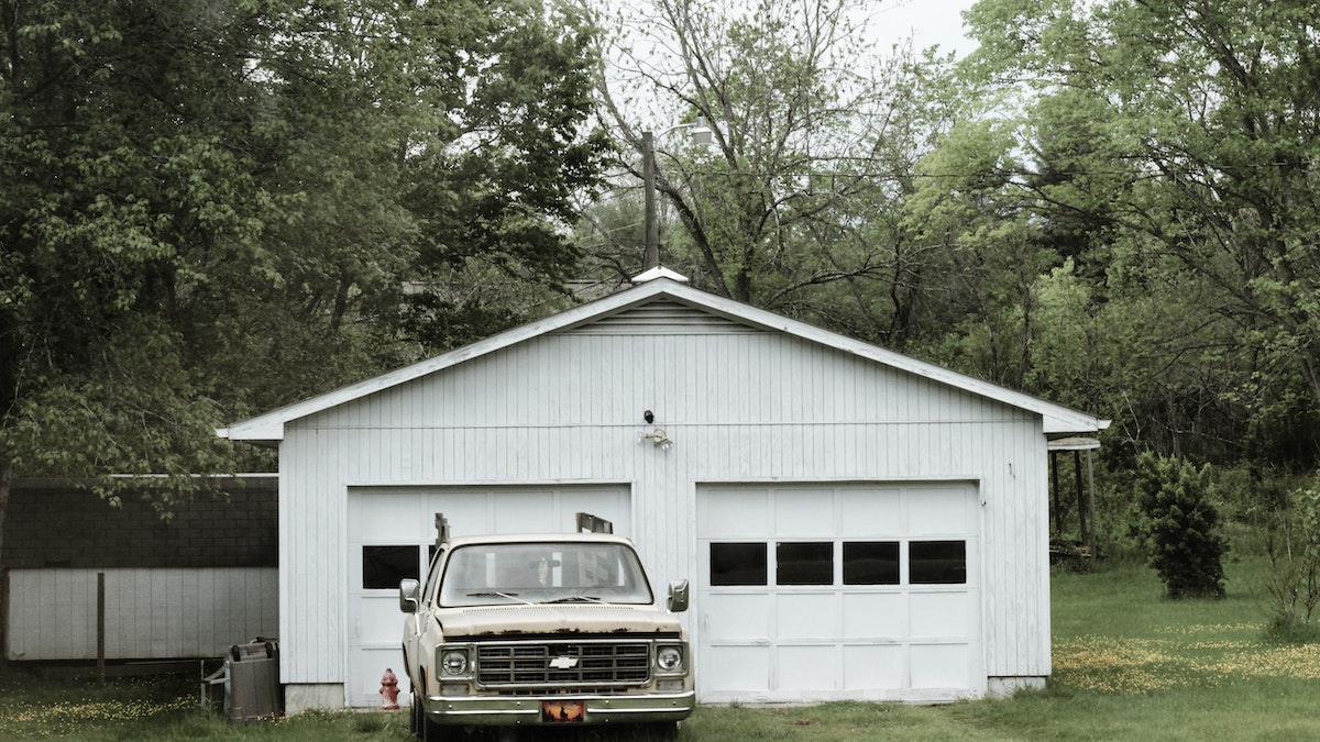 You are currently viewing The Ultimate Guide to Garage Door Repairs and the Different Services You Can Expect from the Industry