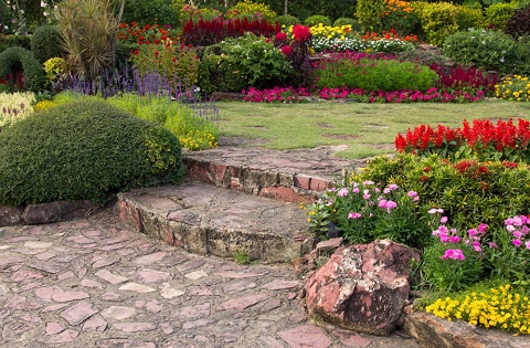 Front Yard Landscaping Ideas with Rocks and Mulch